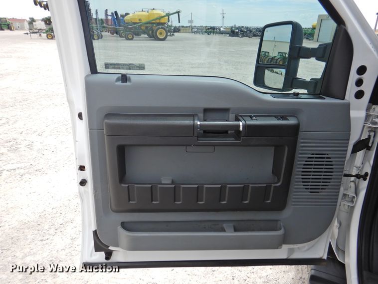 image for item HQ9301 2015 Ford F550 Super Duty XL  SuperCab truck cab and chassis