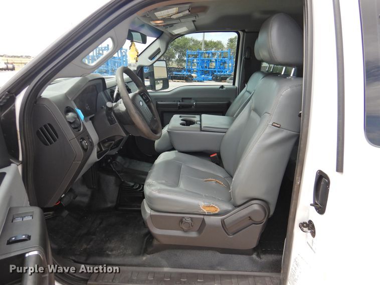 image for item HQ9301 2015 Ford F550 Super Duty XL  SuperCab truck cab and chassis