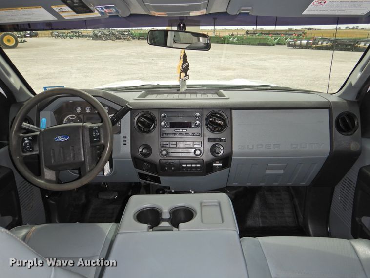 image for item HQ9301 2015 Ford F550 Super Duty XL  SuperCab truck cab and chassis