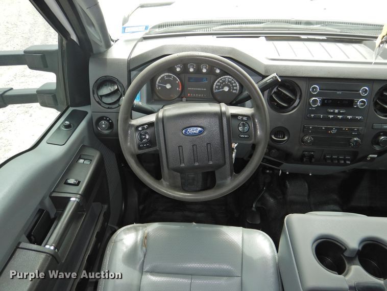 image for item HQ9301 2015 Ford F550 Super Duty XL  SuperCab truck cab and chassis