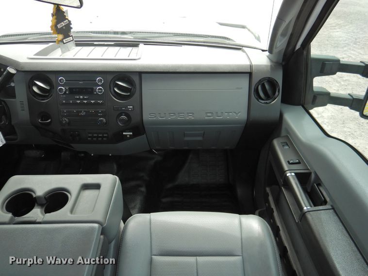 image for item HQ9301 2015 Ford F550 Super Duty XL  SuperCab truck cab and chassis