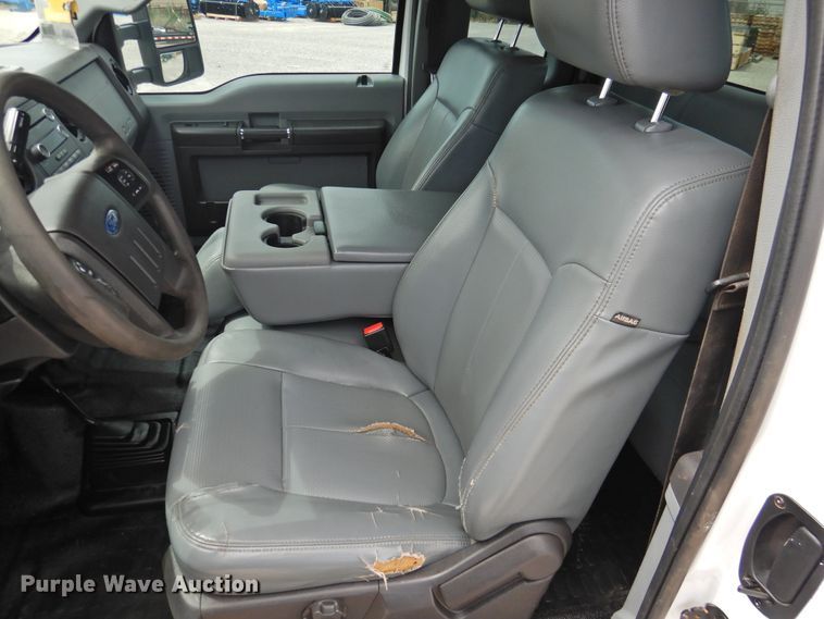 image for item HQ9301 2015 Ford F550 Super Duty XL  SuperCab truck cab and chassis