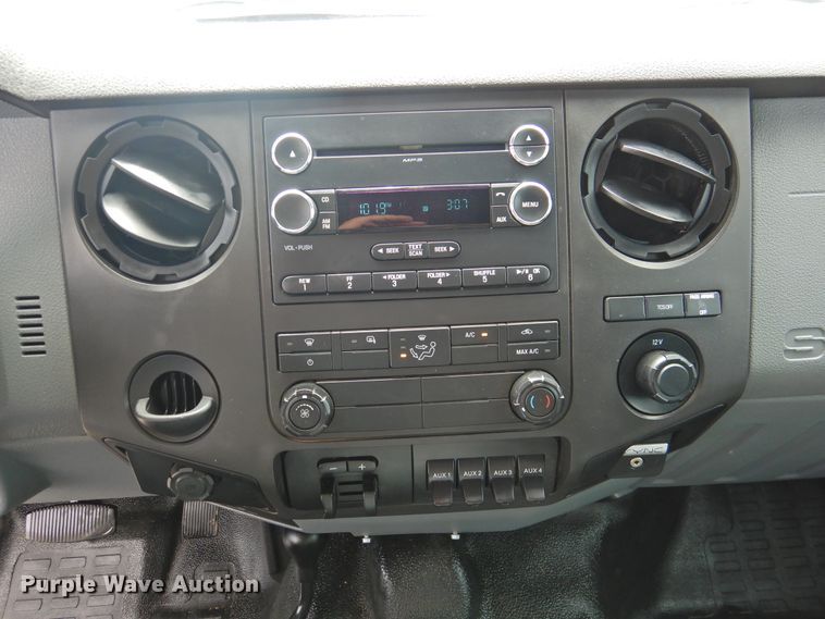 image for item HQ9301 2015 Ford F550 Super Duty XL  SuperCab truck cab and chassis