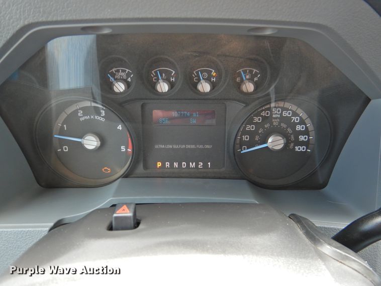 image for item HQ9301 2015 Ford F550 Super Duty XL  SuperCab truck cab and chassis