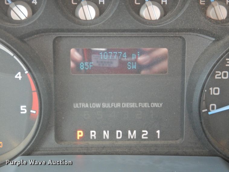 image for item HQ9301 2015 Ford F550 Super Duty XL  SuperCab truck cab and chassis