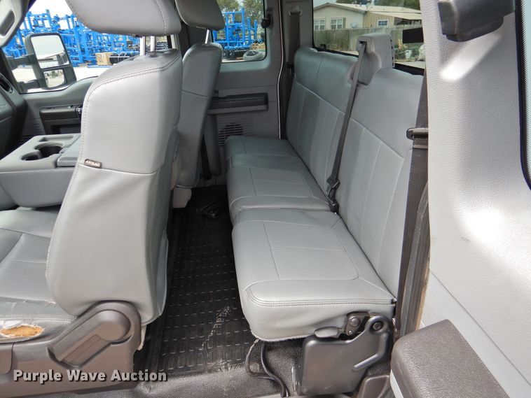 image for item HQ9301 2015 Ford F550 Super Duty XL  SuperCab truck cab and chassis