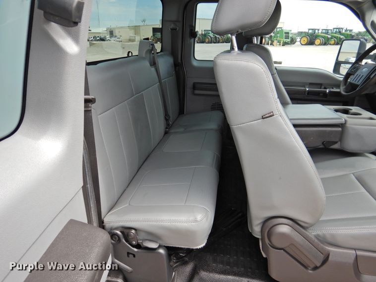 image for item HQ9301 2015 Ford F550 Super Duty XL  SuperCab truck cab and chassis