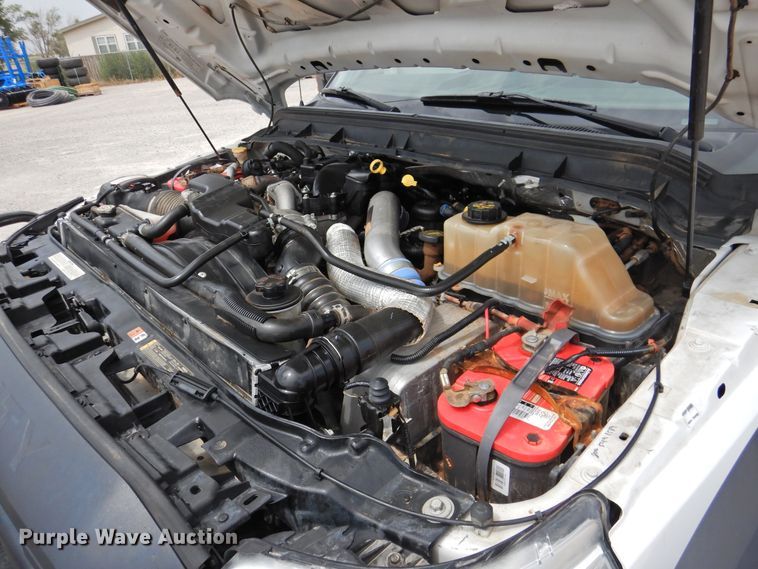 image for item HQ9301 2015 Ford F550 Super Duty XL  SuperCab truck cab and chassis