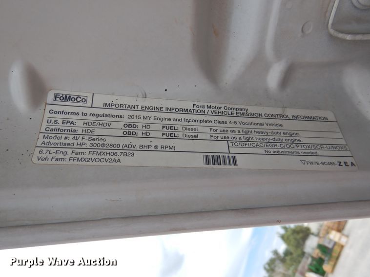 image for item HQ9301 2015 Ford F550 Super Duty XL  SuperCab truck cab and chassis