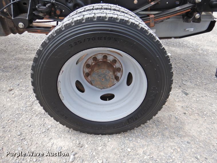 image for item HQ9301 2015 Ford F550 Super Duty XL  SuperCab truck cab and chassis