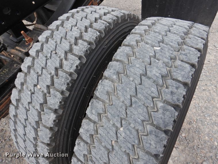 image for item HQ9301 2015 Ford F550 Super Duty XL  SuperCab truck cab and chassis