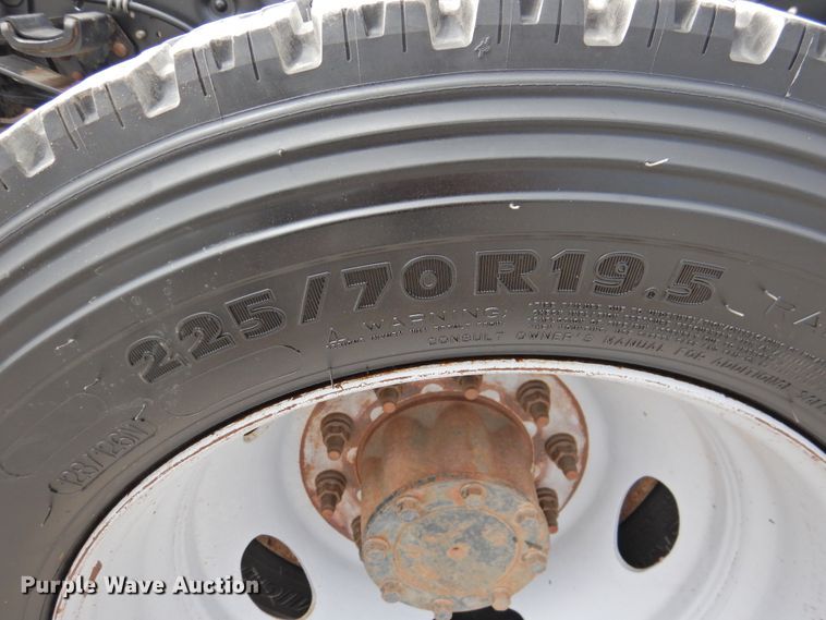 image for item HQ9301 2015 Ford F550 Super Duty XL  SuperCab truck cab and chassis