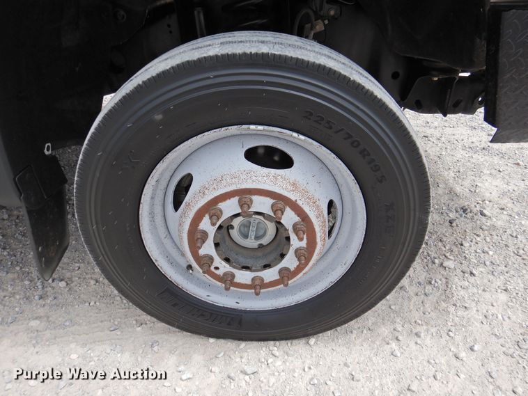 image for item HQ9301 2015 Ford F550 Super Duty XL  SuperCab truck cab and chassis