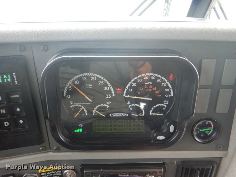 image for item HT9401 2011 Thomas Built Buses Saf-T-Liner  coach bus