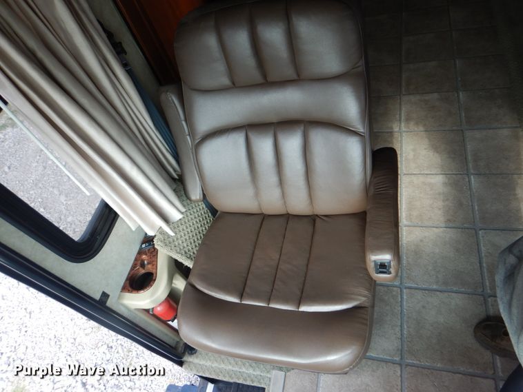 image for item HT9404 2008 Fleetwood Discovery  RV