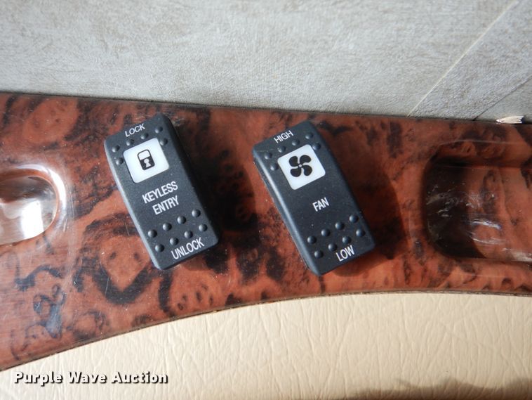 image for item HT9404 2008 Fleetwood Discovery  RV