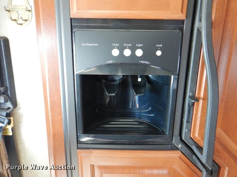 image for item HT9404 2008 Fleetwood Discovery  RV