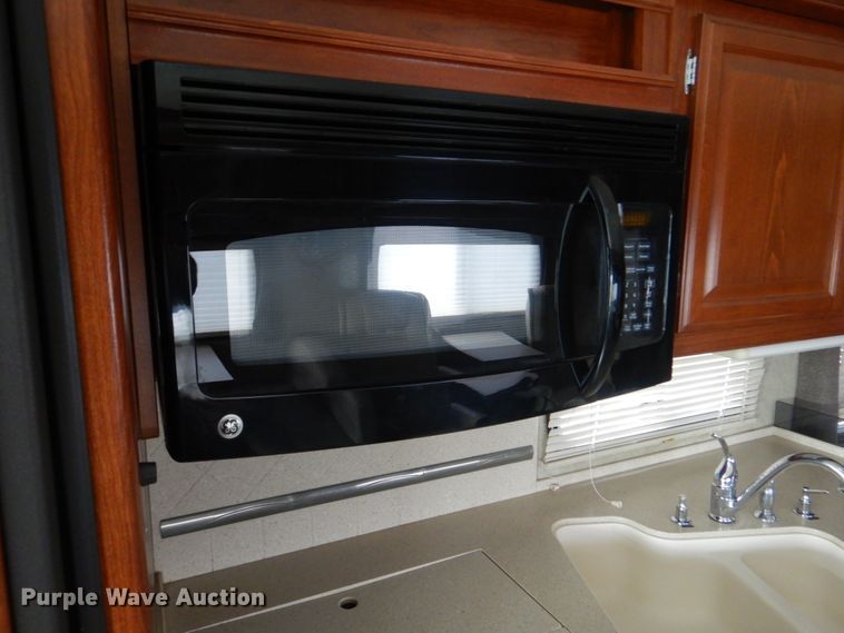 image for item HT9404 2008 Fleetwood Discovery  RV