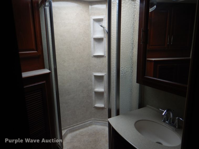 image for item HT9404 2008 Fleetwood Discovery  RV