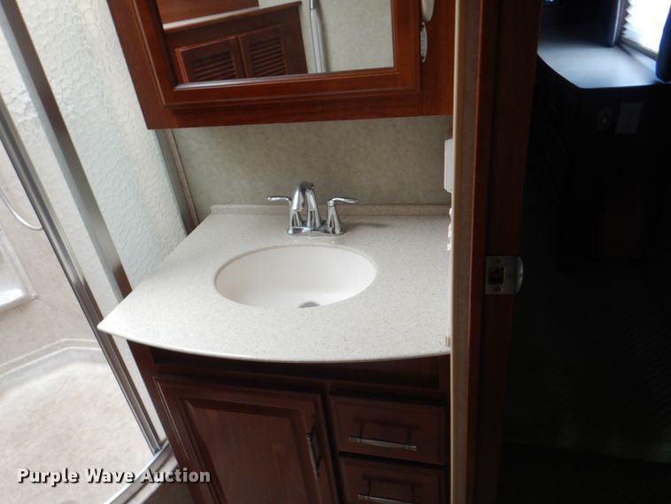 image for item HT9404 2008 Fleetwood Discovery  RV