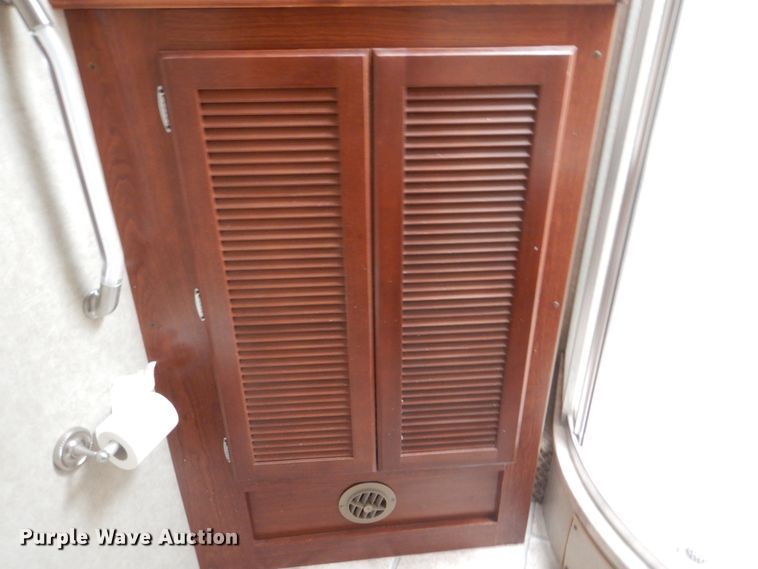 image for item HT9404 2008 Fleetwood Discovery  RV