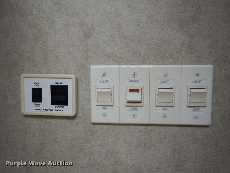 image for item HT9404 2008 Fleetwood Discovery  RV