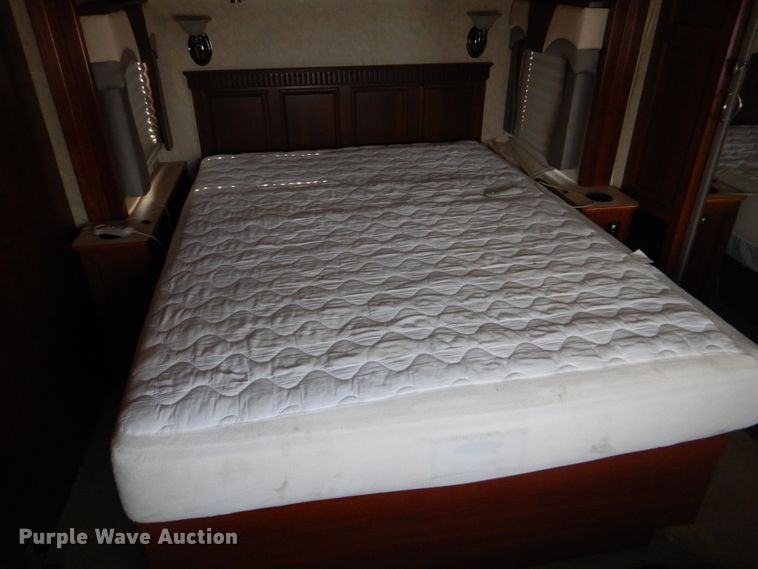 image for item HT9404 2008 Fleetwood Discovery  RV