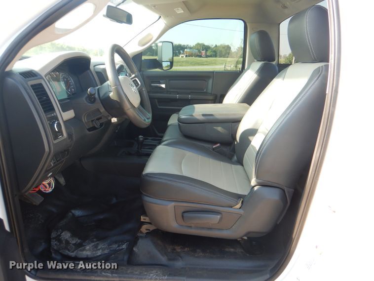 image for item HT9410 2011 Dodge Ram 5500HD  truck cab and chassis