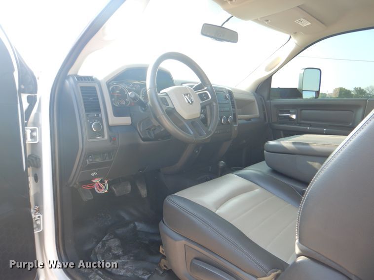 image for item HT9410 2011 Dodge Ram 5500HD  truck cab and chassis