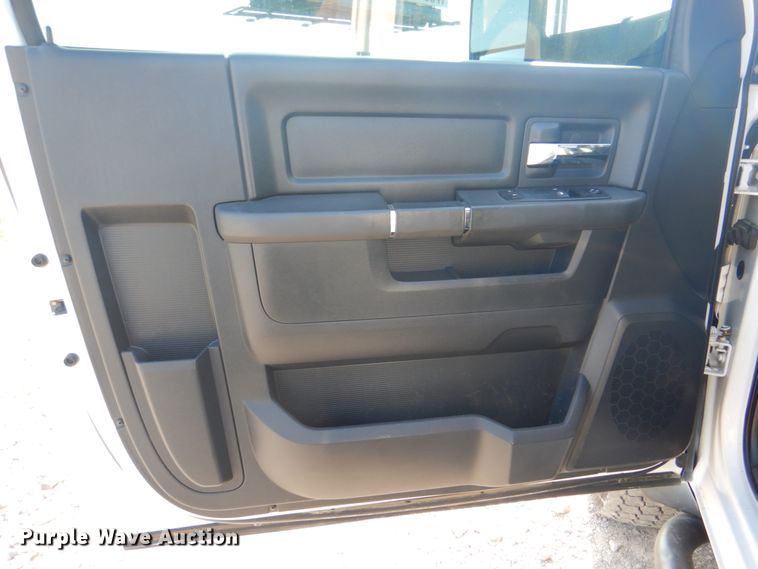 image for item HT9410 2011 Dodge Ram 5500HD  truck cab and chassis