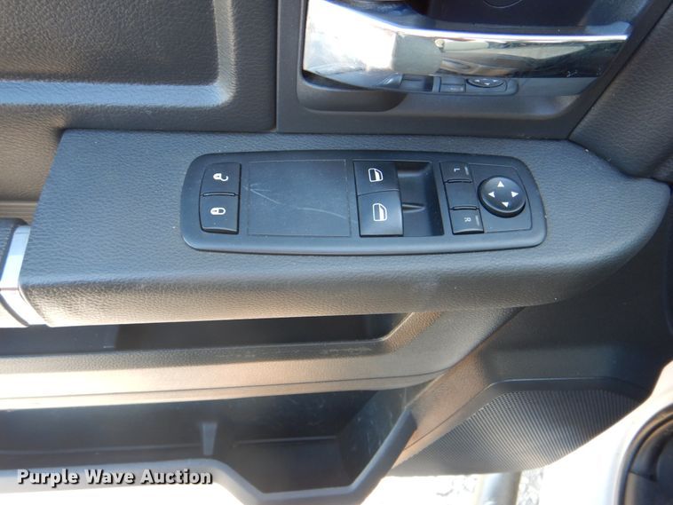 image for item HT9410 2011 Dodge Ram 5500HD  truck cab and chassis