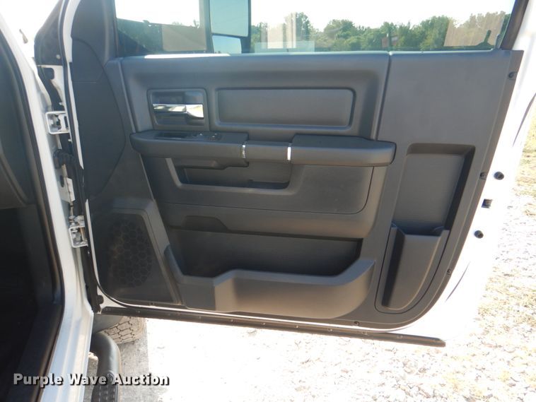 image for item HT9410 2011 Dodge Ram 5500HD  truck cab and chassis