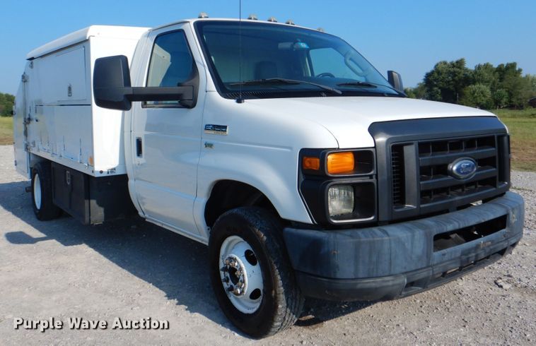 image for item HT9411 2012 Ford E450 Super Duty  sprayer truck
