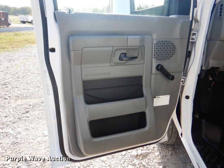 image for item HT9411 2012 Ford E450 Super Duty  sprayer truck