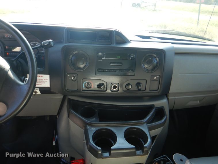 image for item HT9411 2012 Ford E450 Super Duty  sprayer truck