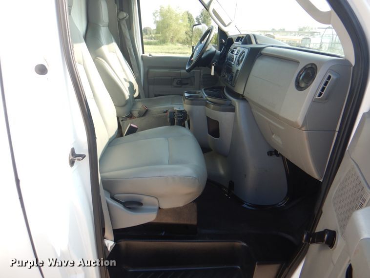 image for item HT9411 2012 Ford E450 Super Duty  sprayer truck