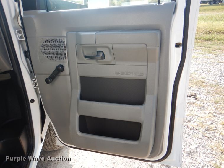 image for item HT9411 2012 Ford E450 Super Duty  sprayer truck