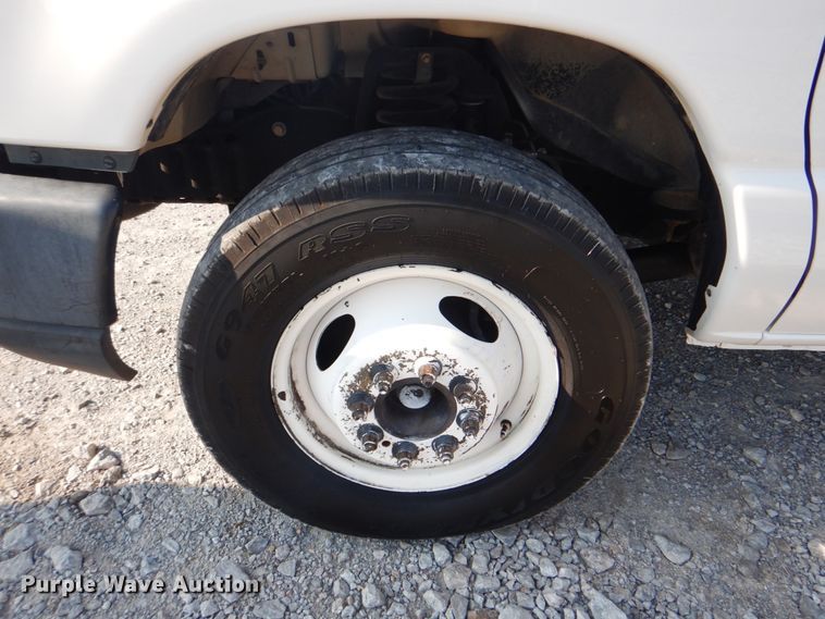 image for item HT9411 2012 Ford E450 Super Duty  sprayer truck