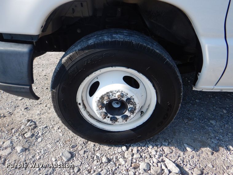 image for item HT9411 2012 Ford E450 Super Duty  sprayer truck