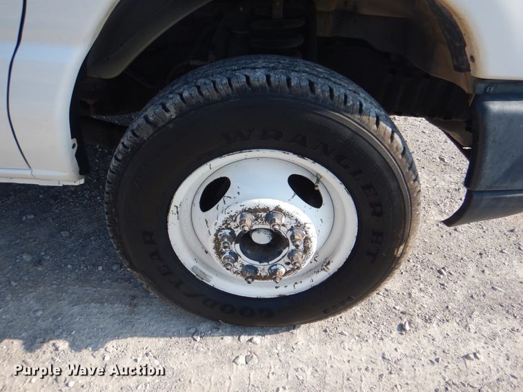 image for item HT9411 2012 Ford E450 Super Duty  sprayer truck