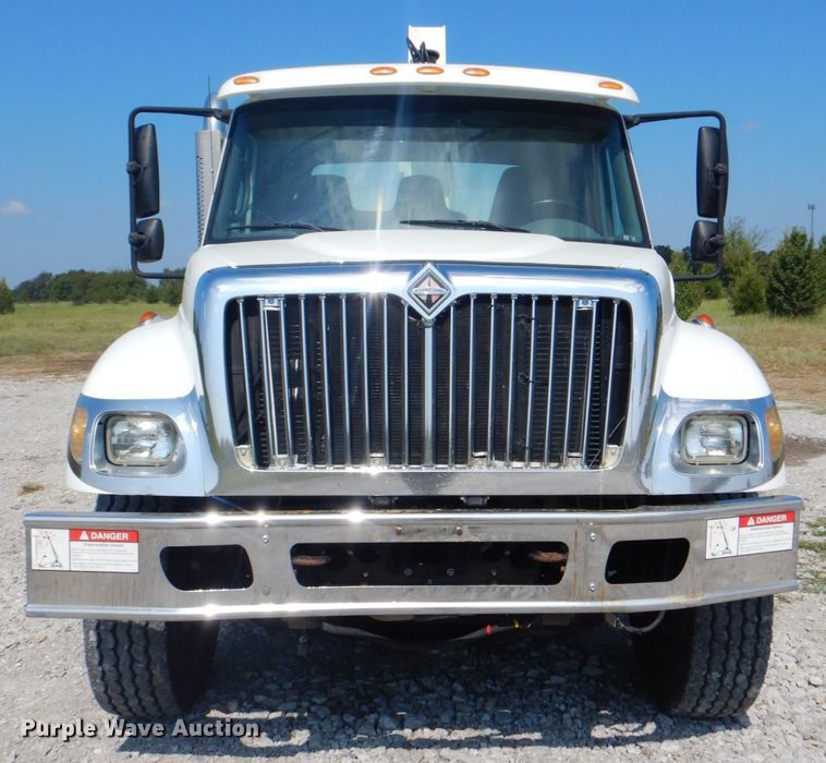 image for item HT9416 2006 International 7400  crane truck with tire grapple