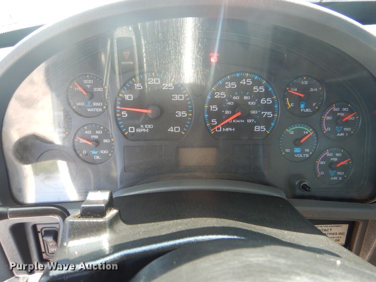 image for item HT9416 2006 International 7400  crane truck with tire grapple