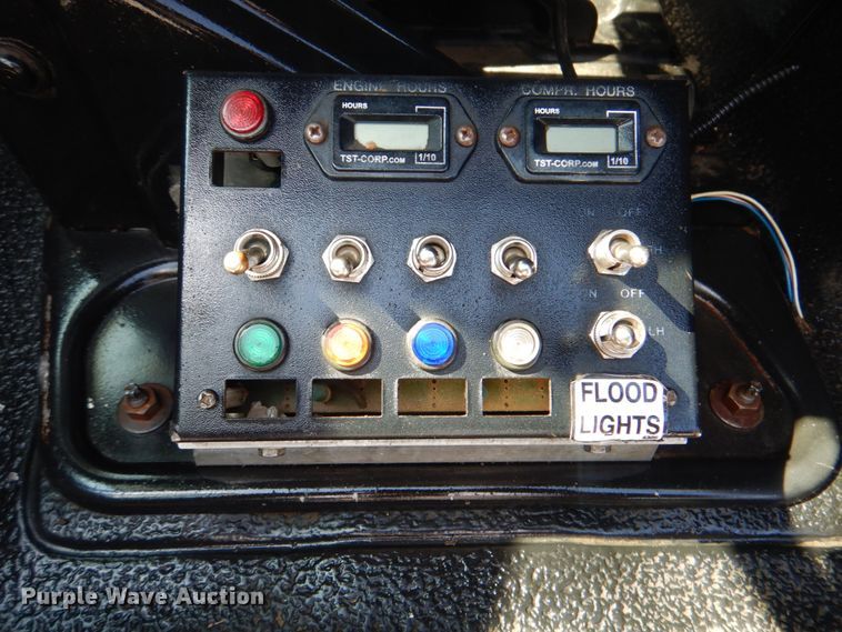 image for item HT9416 2006 International 7400  crane truck with tire grapple