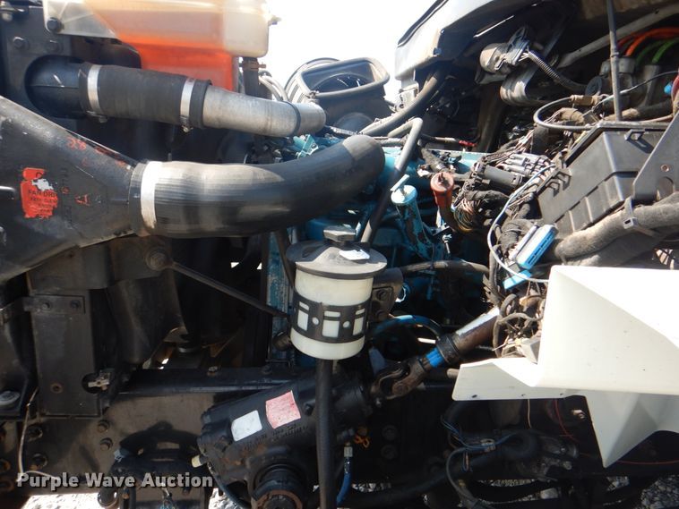 image for item HT9416 2006 International 7400  crane truck with tire grapple