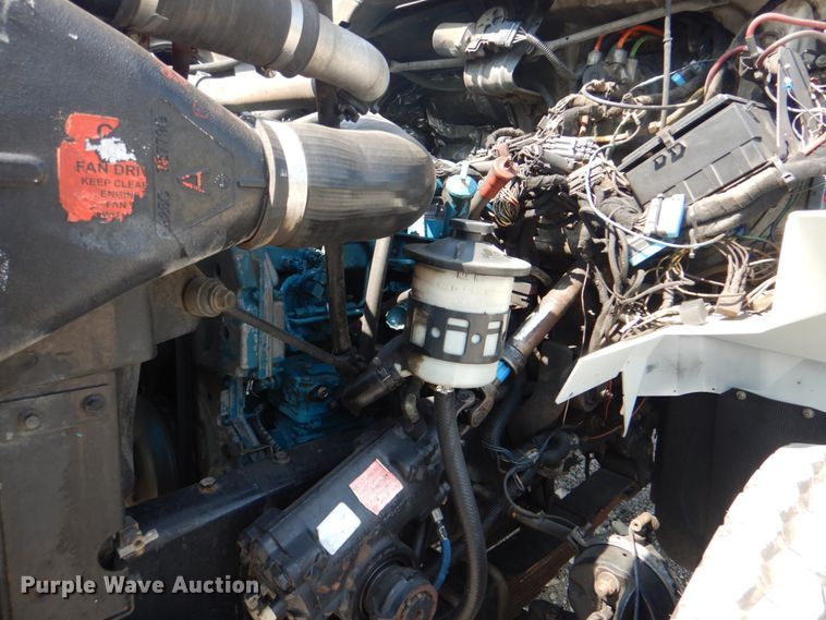 image for item HT9416 2006 International 7400  crane truck with tire grapple