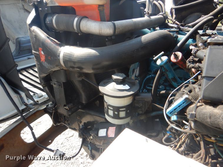 image for item HT9416 2006 International 7400  crane truck with tire grapple