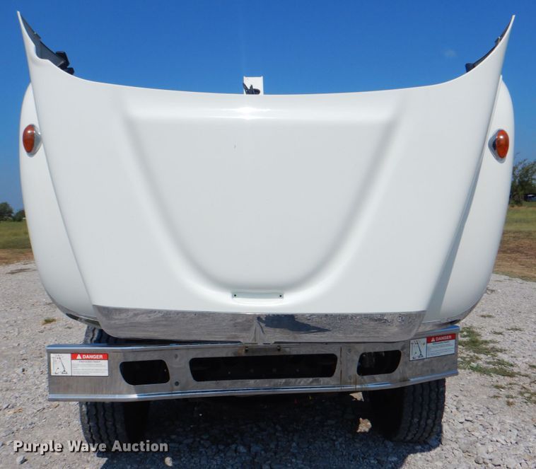 image for item HT9416 2006 International 7400  crane truck with tire grapple