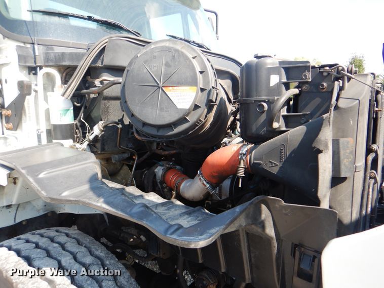 image for item HT9416 2006 International 7400  crane truck with tire grapple