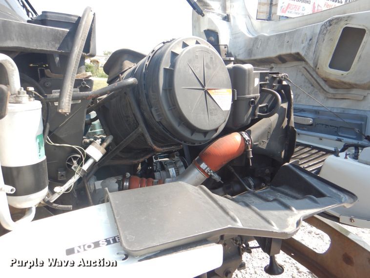 image for item HT9416 2006 International 7400  crane truck with tire grapple