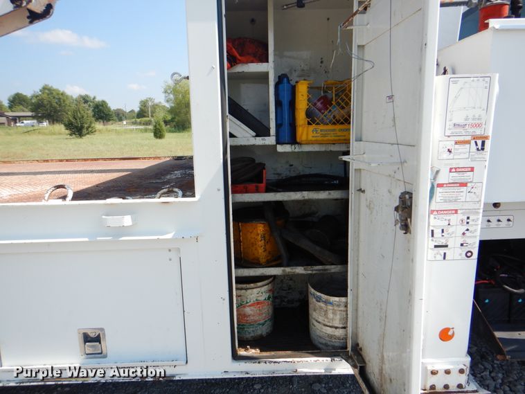 image for item HT9416 2006 International 7400  crane truck with tire grapple